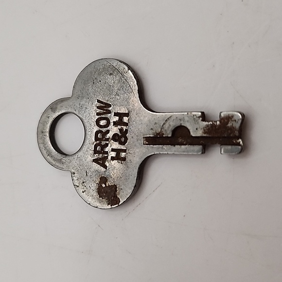 Vintage Keys 5 Count - Picture 5 of 7